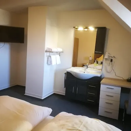 Romaeus Otel *