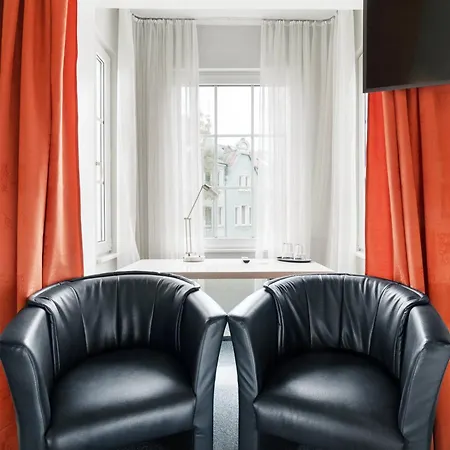 Romaeus Otel *